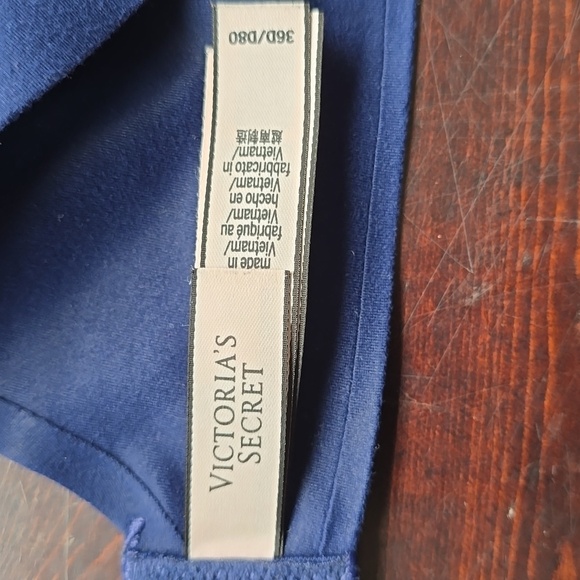 Victoria's Secret Blue Underwire Bra with Smooth Finish - Picture 2 of 2
